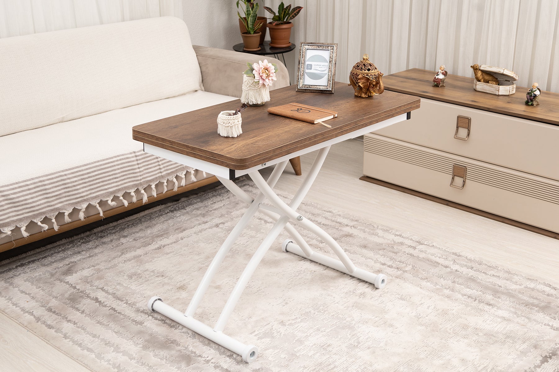 Mini Juppo Akıllı Sehpa – Barok Koyu Ceviz MDF Üst & Beyaz Dışa Kıvrımlı Metal Ayak
