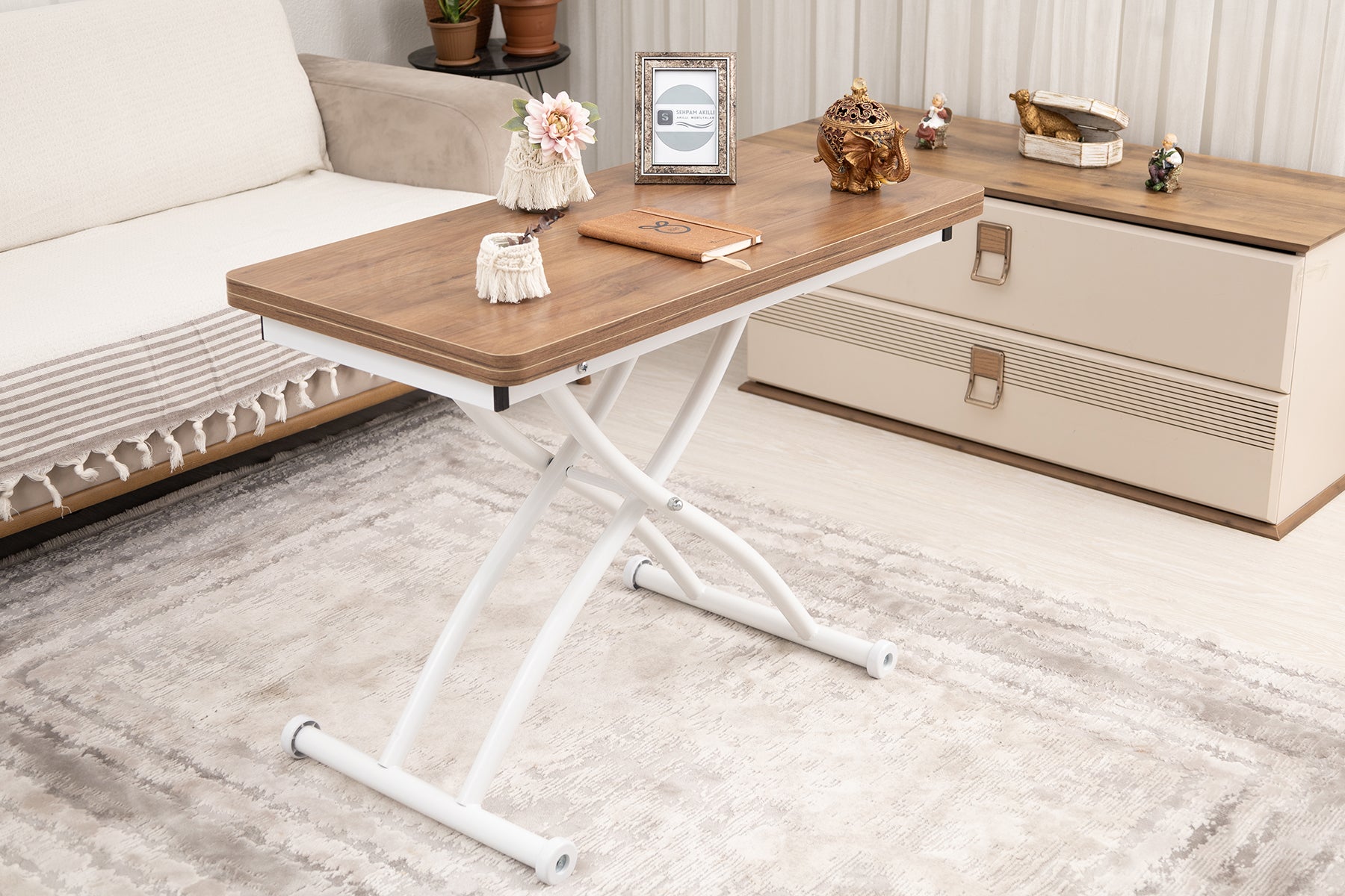 Mini Juppo Akıllı Sehpa – Ceviz MDF Üst & Beyaz Dışa Kıvrımlı Metal Ayak