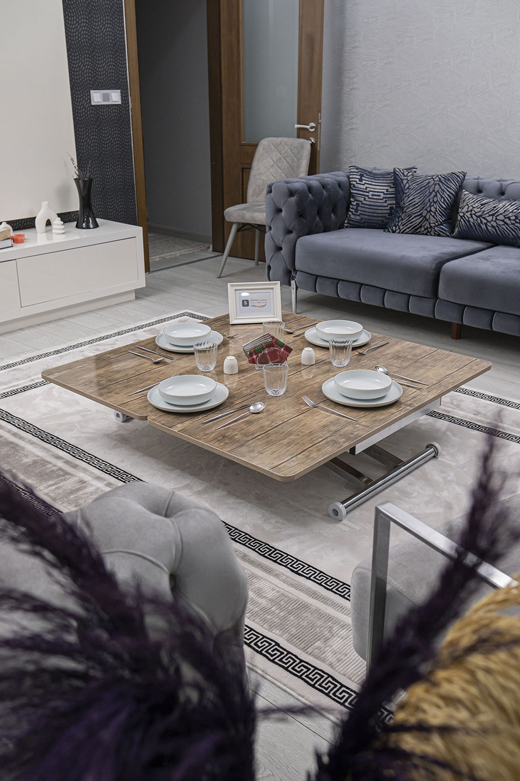 Home Akıllı Sehpa – Antiklayt MDF Üst & Krom Kaplama Metal Ayak