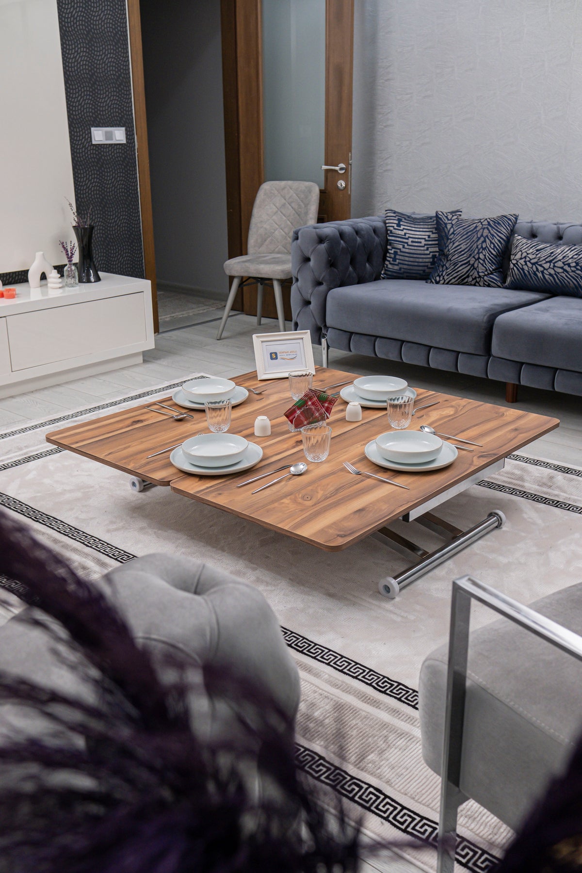 Home Akıllı Sehpa – Urartu MDF Üst & Krom Kaplama Metal Ayak