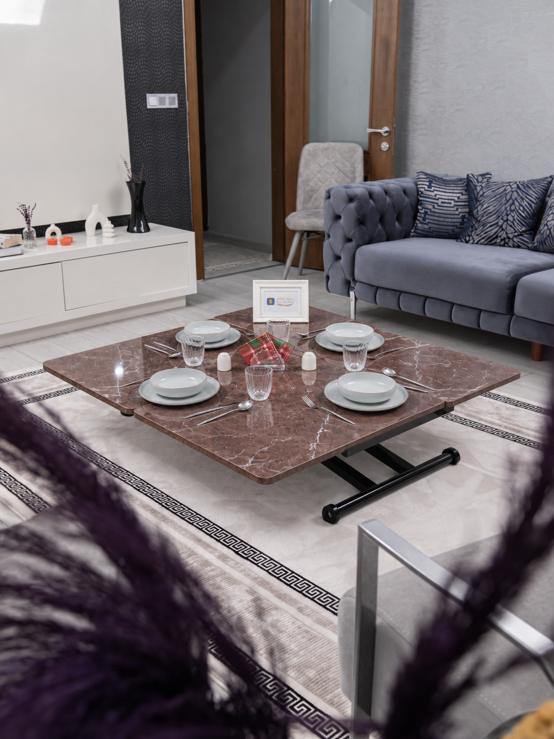 Home Akıllı Sehpa – VişneMermer MDF Üst & Siyah Metal Ayak